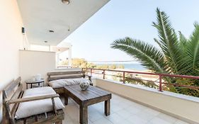 Savva'S Surf House